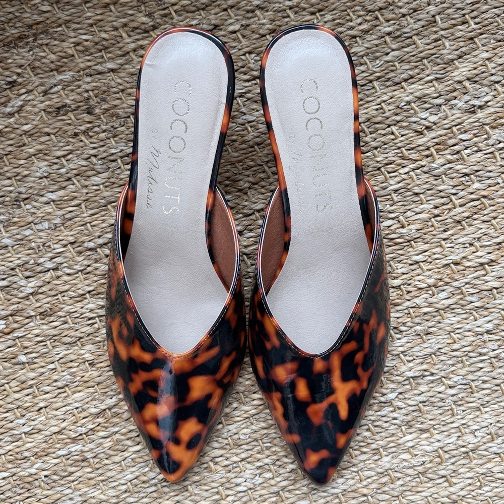Coconuts by Matisse Tuckernuck tortoise heeled mules size 9